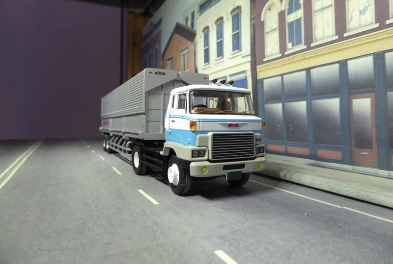 Illustration for article titled Hot Sixty 4th: Truckin' Thursday with Tomica Trailer